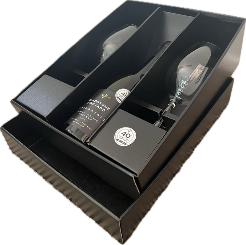 Library Blairpatrick gift pack with 2 wine glasses